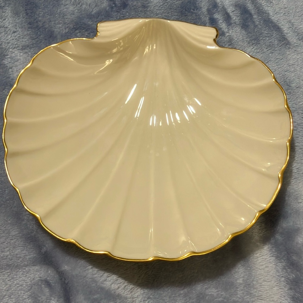 Vintage Lenox Ivory Shell Trinket Dish With 24K Gold Rim
